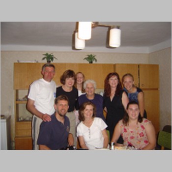 Janos,_Jean,_Annus, Elizabeth,_Shannon_(rear),_Alan,_Carol,_and_Katie_(front)_at_Annus'_house_06-20-04.JPG
